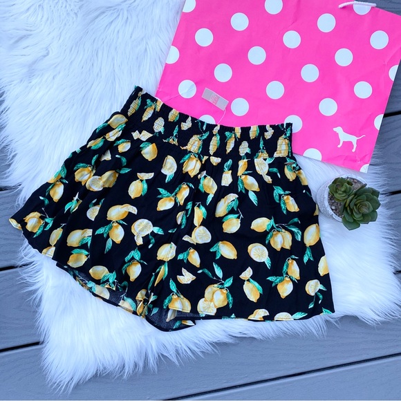 Lemon Patterned VS PINK Shorts - Picture 5 of 7